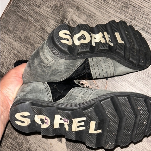 Sorel Gray Lace Up Boots with Suede Texture - Picture 5 of 7